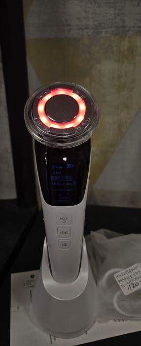 Urządzenie do masażu twarzy EMS. Urządzenie do liftingu twarzy