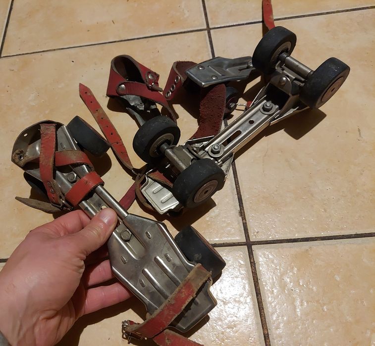 Wrotki PRL stare, uszkodzone