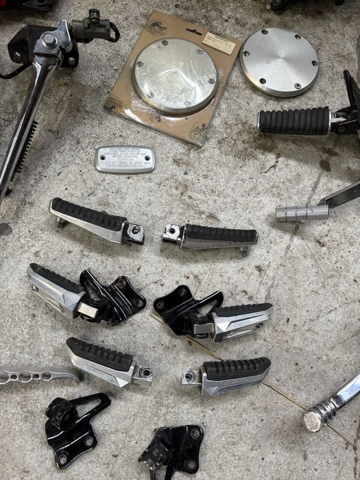 Suzuki Boulevard 1800 VZR części podnożek stopka kierunek chrom dekle