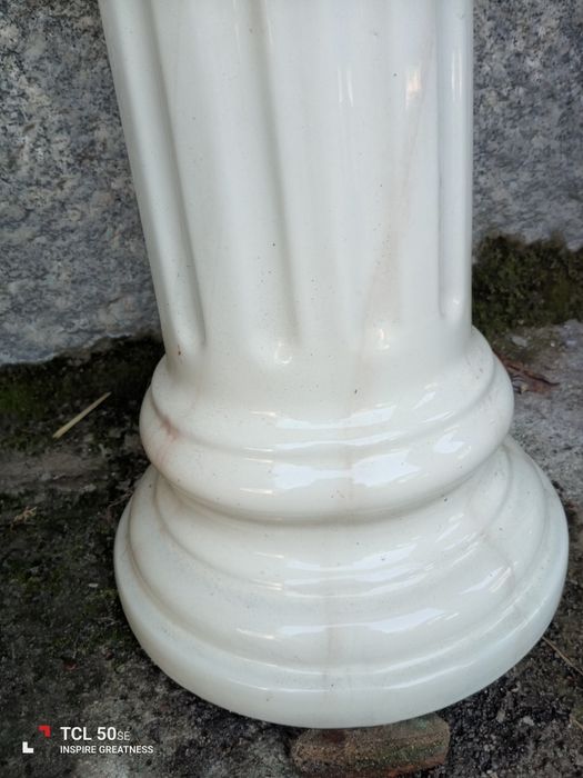 Lavatório  muito antigo imitação de pedra mármore. Só o lavatório o bidé já foi vendido.de pedra mármore com torneiras incluídas.
