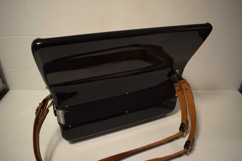 Acordeao Hohner Arieta. 3 Voz, N 101