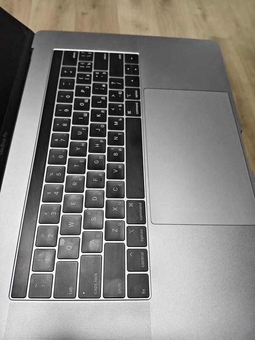 Apple macbook pro A1990