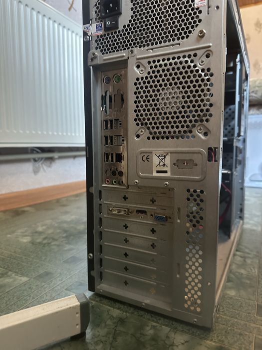 Компьютерный домашний настолький ПК