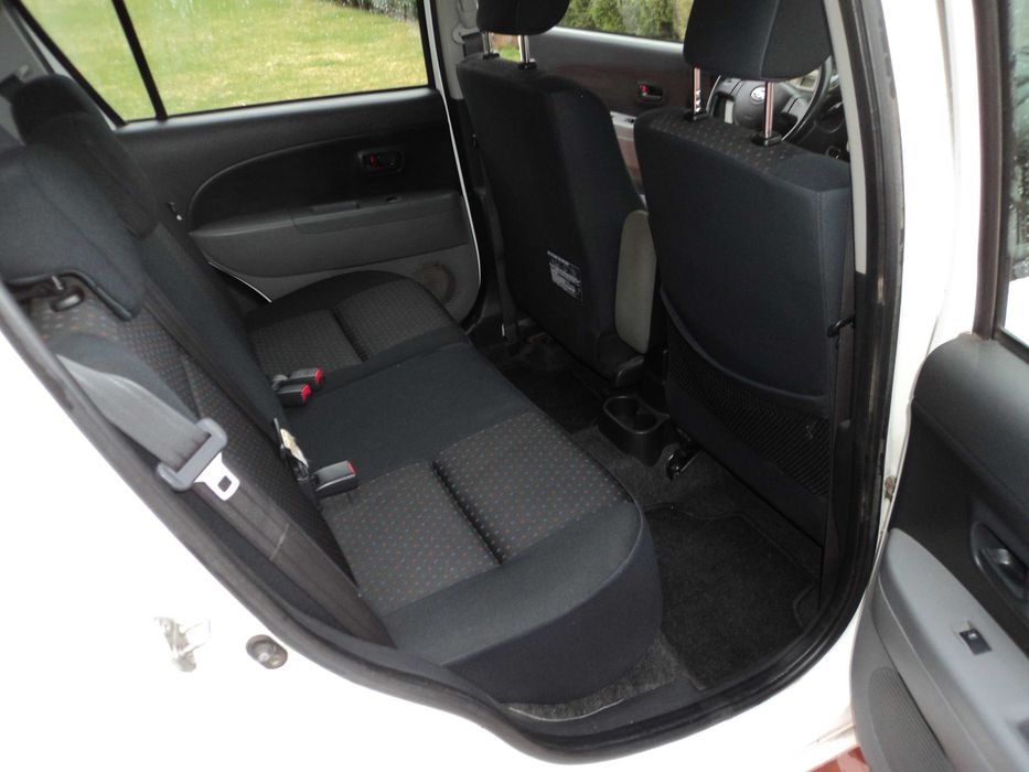 SUBARU JUSTY-DAIHATSU SIRION poj.998cm sam. osob.z LPG 2010 ROK.