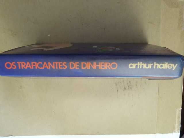 Os Traficantes de Dinheiro de Arthur Hailey