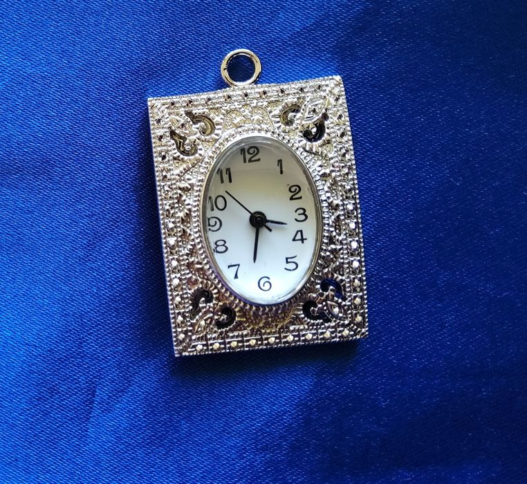 9126#Relogio senhora de pendura a trabalhar com pilha nova ( novo )