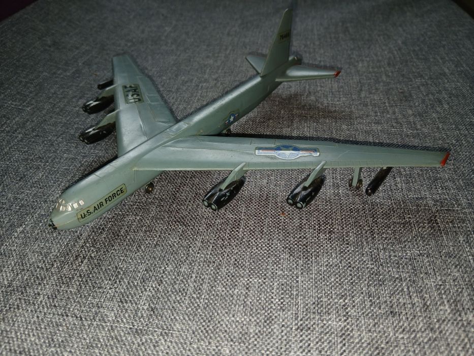 B52 stary model firmy Siku