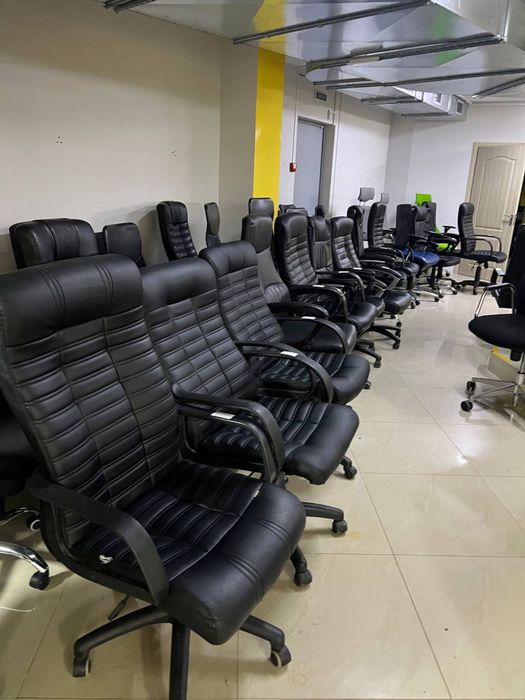 РАСПРОДАЖА офисных столов и мебели лофт стулья кресла