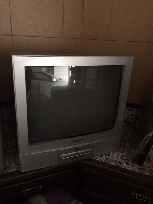 3 Televisores várias marcas