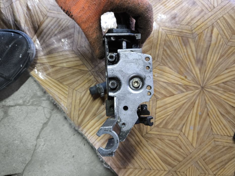 VW Passat б3(1988-1993) дросельна заслонка 1.8 бензин