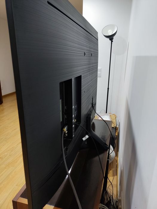 TV Samsung 55'' modelo UE55TU8505 (ecrã rachado)