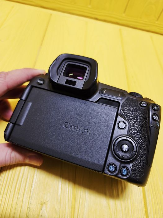 Canon EOS R (body) + бустер CANON BG-E22: 43 900 грн. - Цифровые