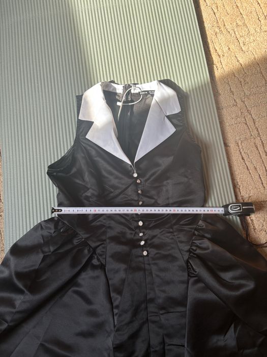 Trzy sukienki krótkie eleganckie
