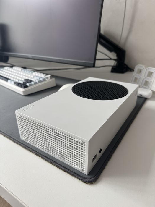 Xbox series s хорошее состояние