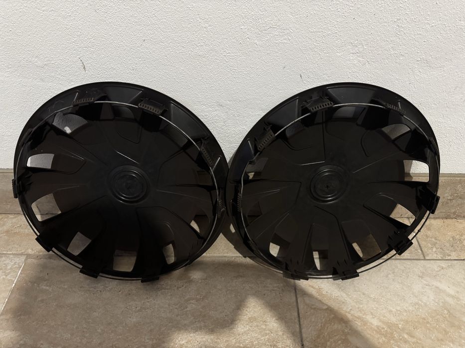 Vendo 2 tampões REVO VAN de 15”, ideais para autocaravanas, furgões e campervans