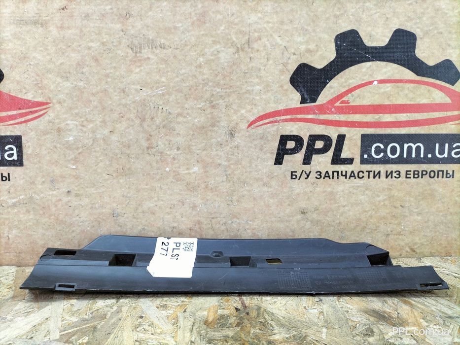 Opel Zafira C 2016-2019 накладка решетки радиатора левая 39084624