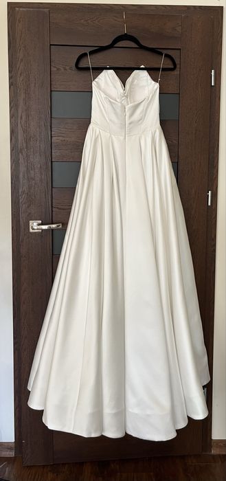 Suknia ślubna z bufkami