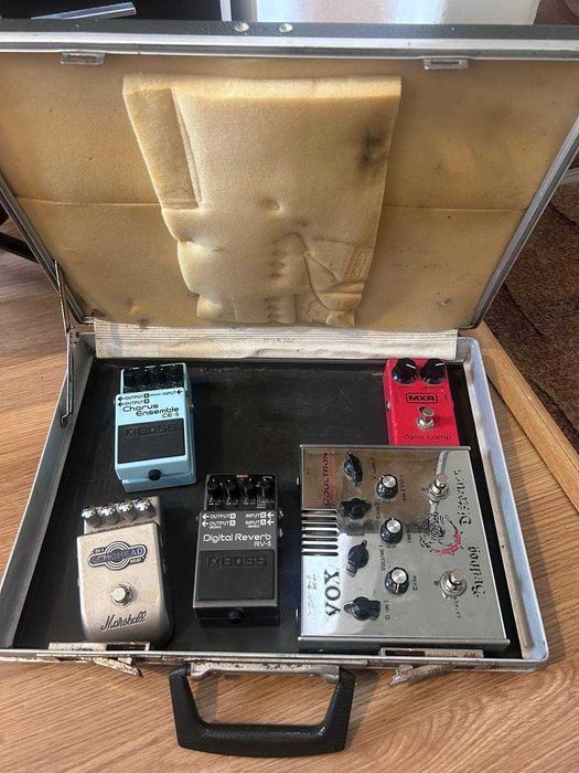 efekty gitarowe Boss, Vox, Marshall,