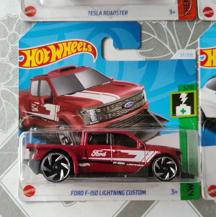 4×Hot Wheels Tesla Ford Cupra