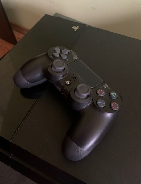 PlayStation 4 Fat 1TB — комплект із джойстиком та іграми