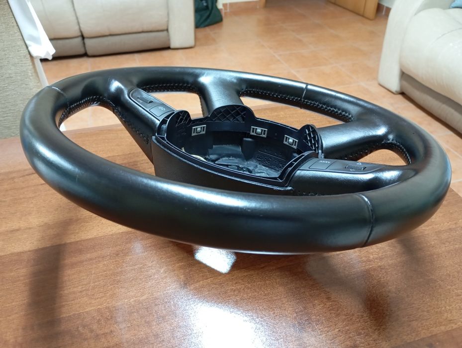 Volante com comandos Audi