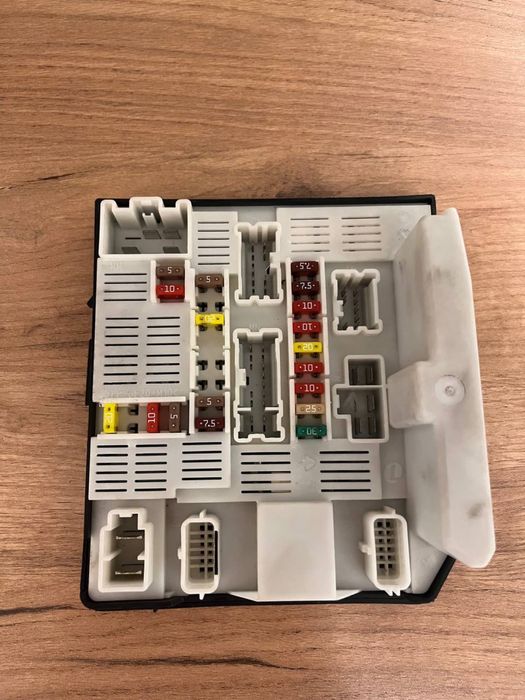 Блок предохранителей электронный master, movano, nissan 284B67653R