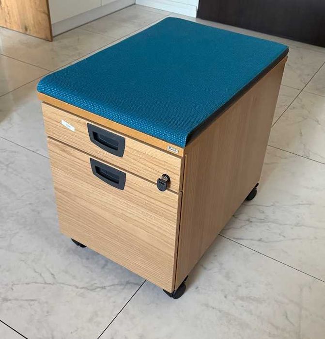 Szafka pod biurko, kontenerek Kinnarps Space, 2 szuflady na klucz, dąb