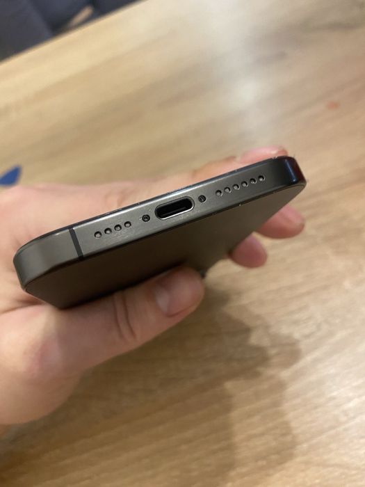 Продам iphone 15 pro max 256