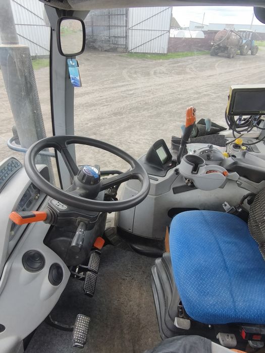 New Holland T7060
