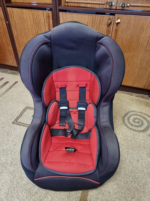 Крісло дитяче автомобільне, відкидне.