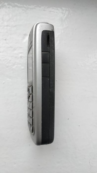 Мобільний телефон NOKIA 6021.