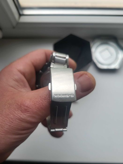 Casio G-SHOCK GST-B500D-1A гарний стан офіційно куплен в Україні