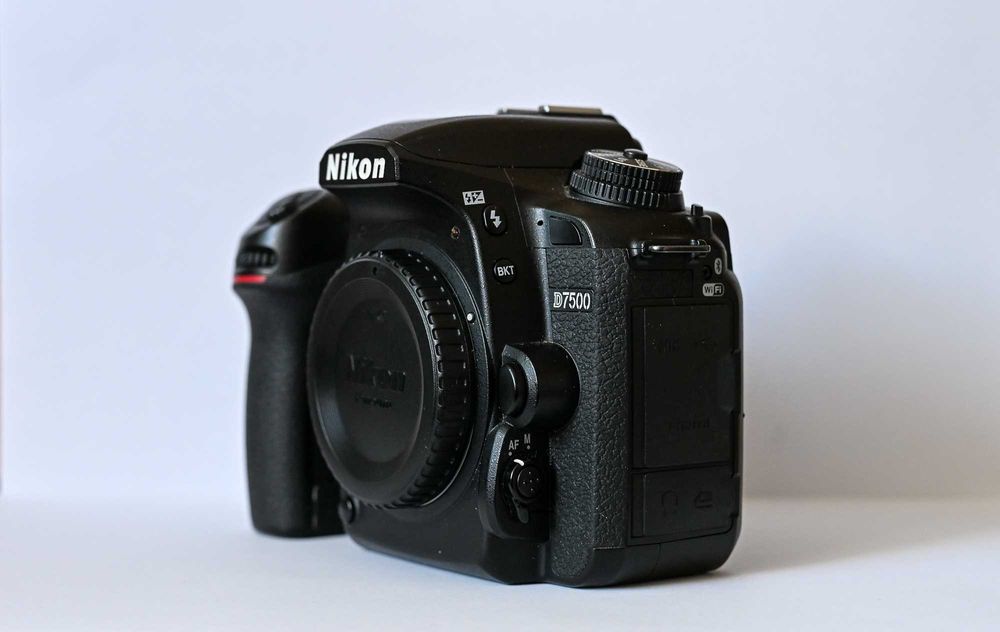 Nikon D7500 body super stan