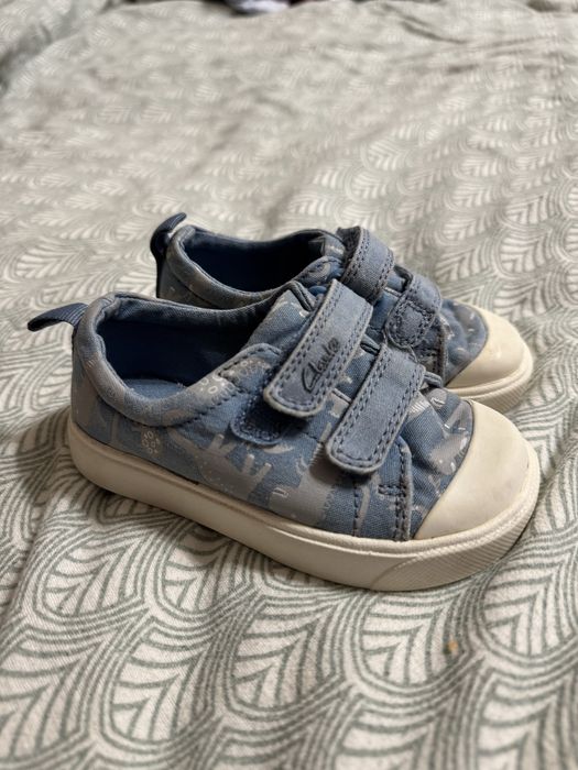 Взуття на хлопчика hm 20/21, clarks 22