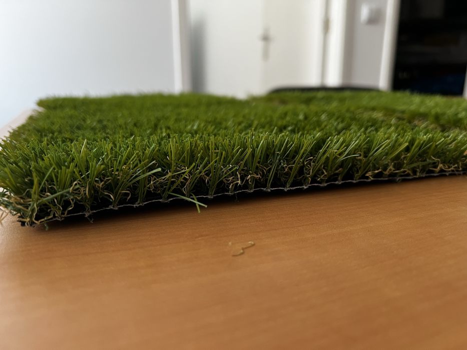 2 Tapetes de relva (pequenos) 23,5cm x 48cm