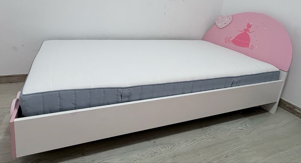 Cama de criança com colchão