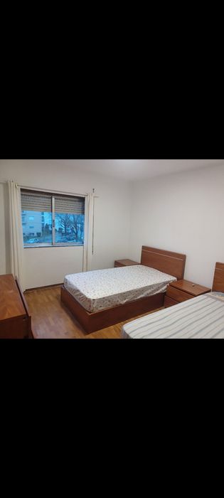 Arrendo quarto  solteiro/casal