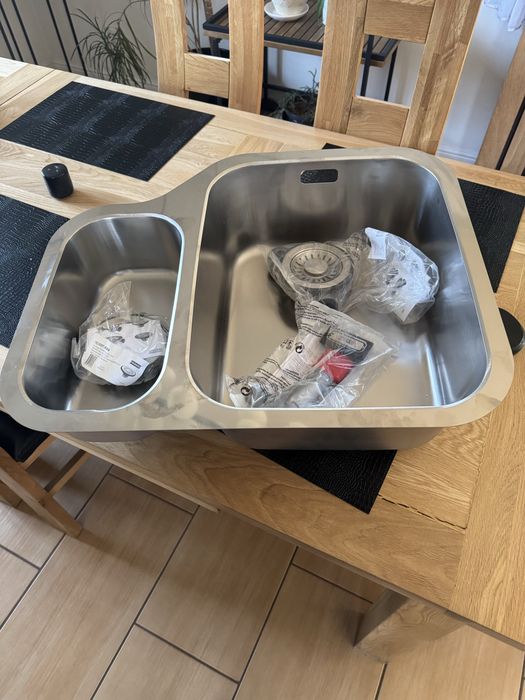 Nowy zlewozmywak kuchenny.