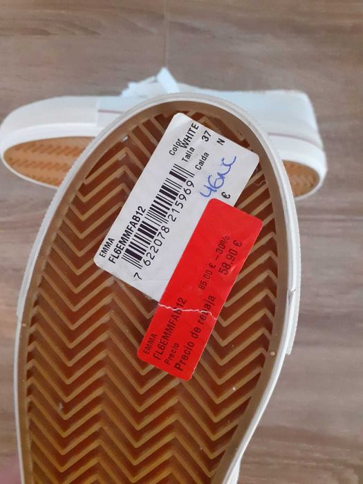 Buty trampki oryginalne nowe GUESS roz.37.Polecam,