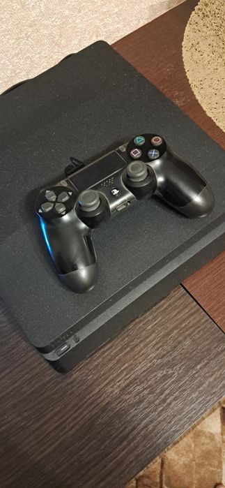Продам консоль PS4 slim 500