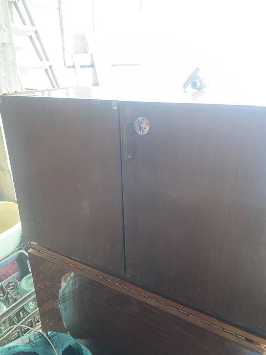 Прикроватные тумбочки , стол книжка, тумба под телевизор.