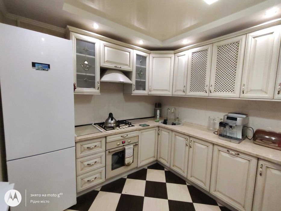 Оренда 3х-кімнатної квартири. Район - Космос.