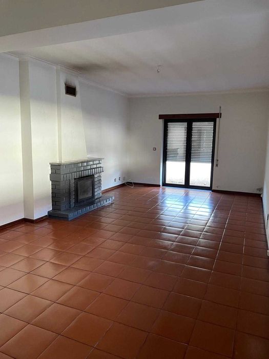 Apartamento T4 na Vila de Sátão