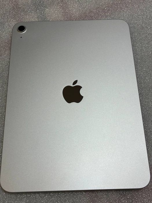 Почти новый iPad A16 128gb 11gen Silver
