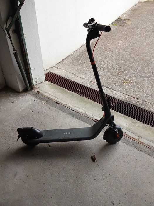 Trotinete Elétrica - Segway- Ninebot,  com pouco uso, NÃO É P/ CRIANÇAS.