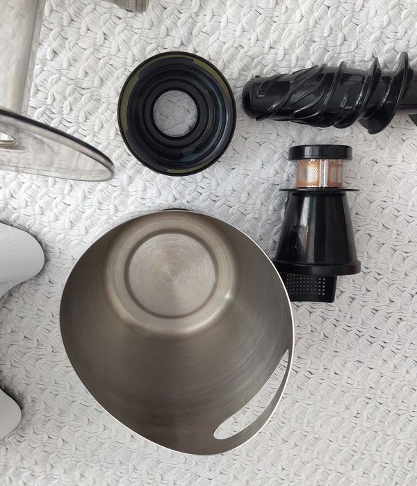 Шнековая соковыжималка Sana by Omega EUJ-707 White