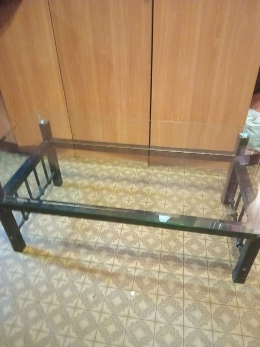 Стеклянный столик