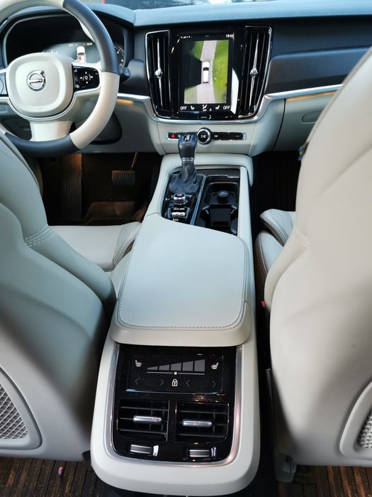 Volvo v90 cross country