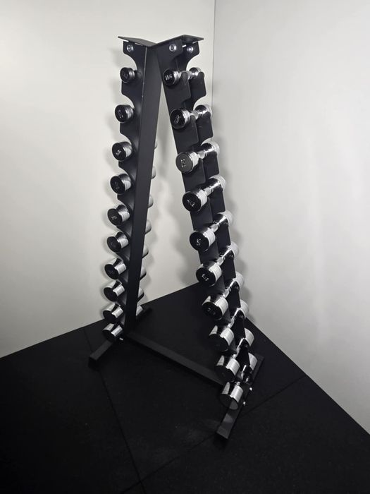 Zestaw hantli chromowanych od 1 kg do 10 kg.