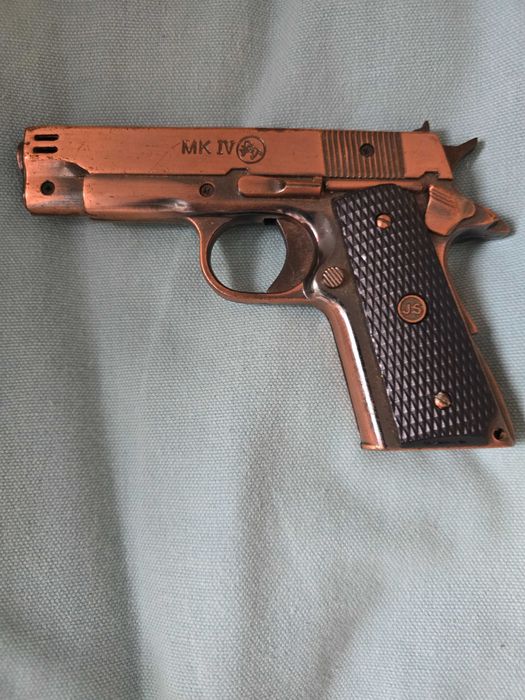 Isqueiro antigo Combat Commander Model